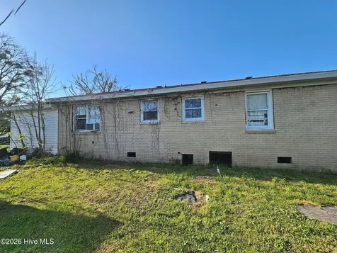 1729 Swamp Road Engelhard NC 27824