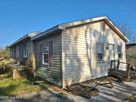 1729 Swamp Road Engelhard NC 27824