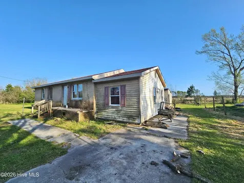 1729 Swamp Road Engelhard NC 27824