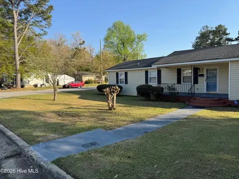 325 Tuskeegee Drive Laurinburg NC 28352