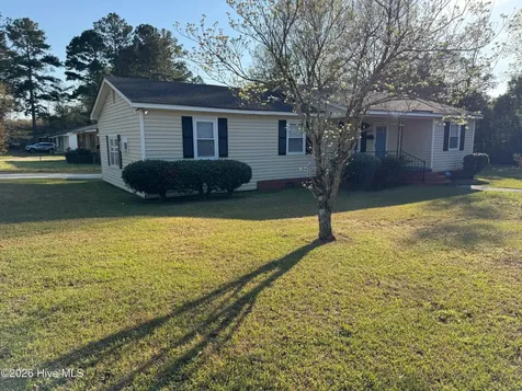 325 Tuskeegee Drive Laurinburg NC 28352