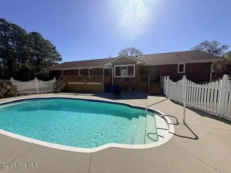 402 Crestwood Drive Newport NC 28570