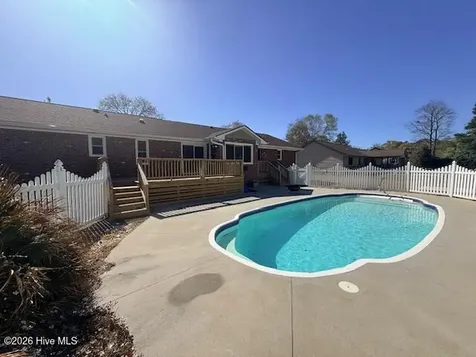 402 Crestwood Drive Newport NC 28570