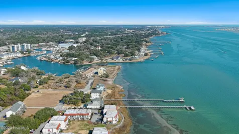4729 S Shore Drive Morehead City NC 28557