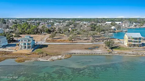 4729 S Shore Drive Morehead City NC 28557