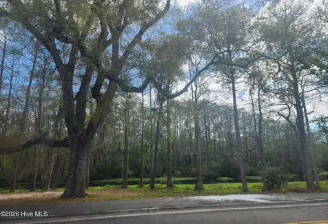 2240 W Lake Shore Drive Wilmington NC 28401