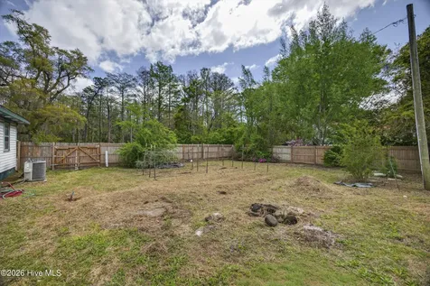 2240 W Lake Shore Drive Wilmington NC 28401