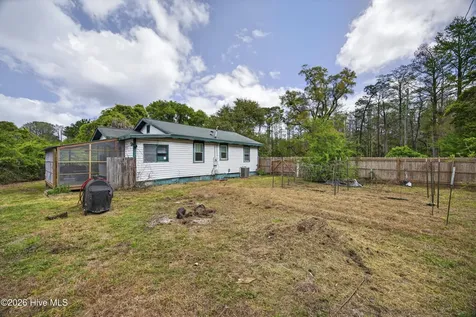 2240 W Lake Shore Drive Wilmington NC 28401