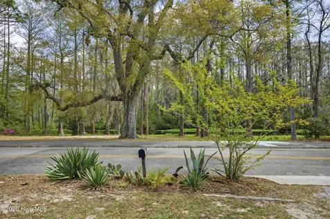2240 W Lake Shore Drive Wilmington NC 28401