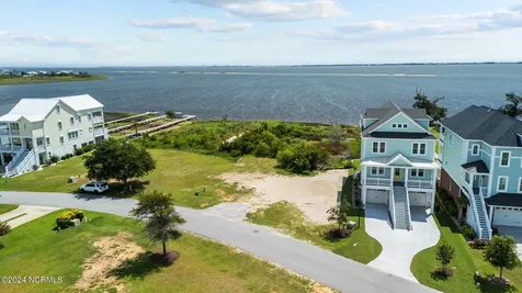 719 Cannonsgate Drive Newport NC 28570