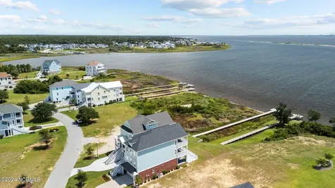 719 Cannonsgate Drive Newport NC 28570