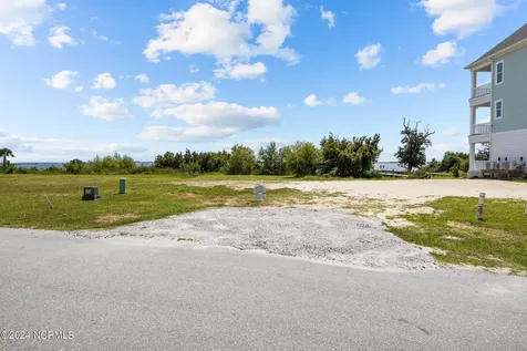 719 Cannonsgate Drive Newport NC 28570