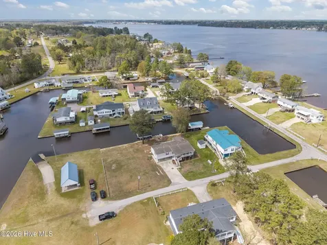 46 Riverview Drive Chocowinity NC 27817