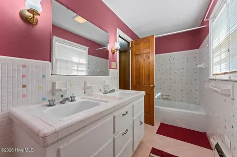 708 Frederick Avenue Laurinburg NC 28352