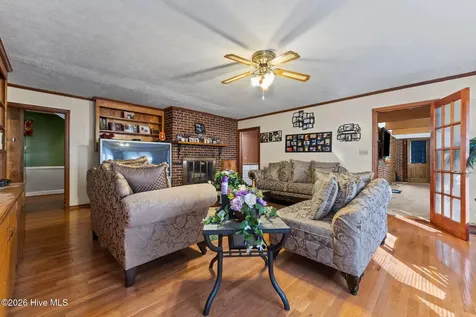 708 Frederick Avenue Laurinburg NC 28352