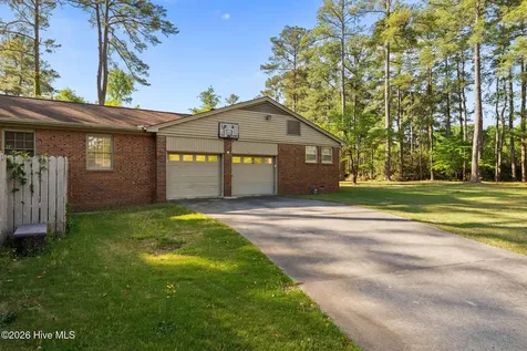 708 Frederick Avenue Laurinburg NC 28352
