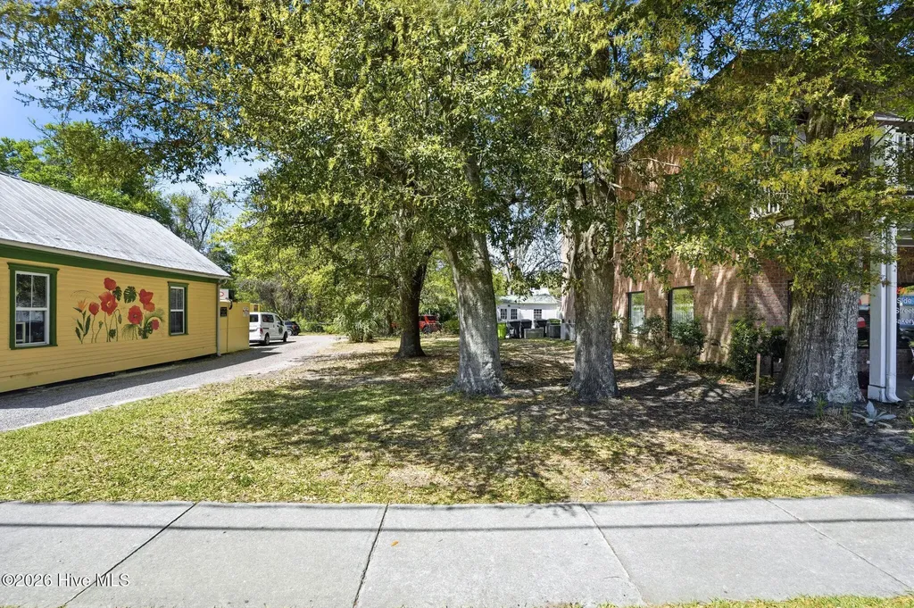 413 N Howe Street Southport NC 28461