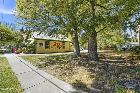 413 N Howe Street Southport NC 28461