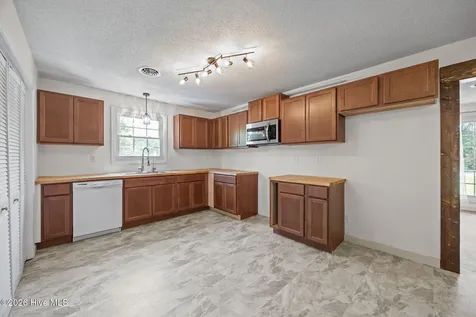 611 Hubert Boulevard Hubert NC 28539