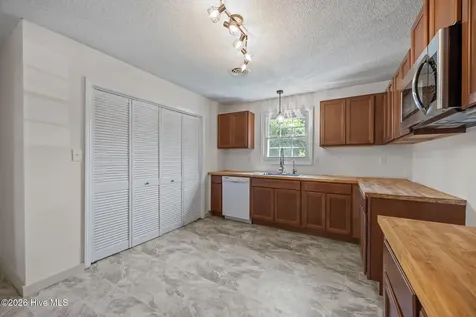 611 Hubert Boulevard Hubert NC 28539