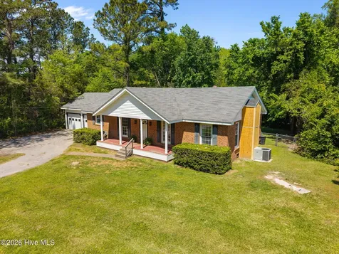 611 Hubert Boulevard Hubert NC 28539
