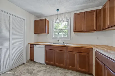 611 Hubert Boulevard Hubert NC 28539