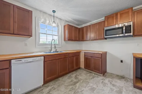 611 Hubert Boulevard Hubert NC 28539