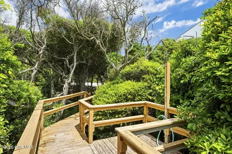 312 Mcginnis Drive Pine Knoll Shores NC 28512