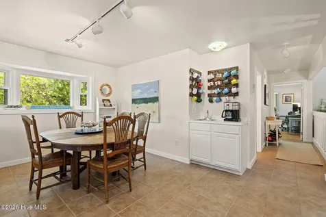 312 Mcginnis Drive Pine Knoll Shores NC 28512