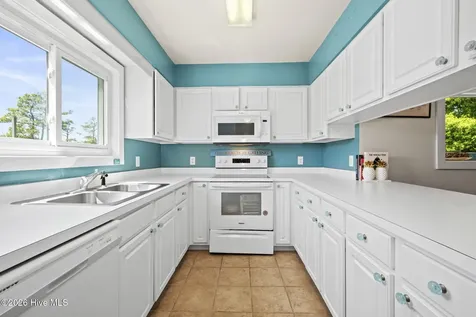312 Mcginnis Drive Pine Knoll Shores NC 28512