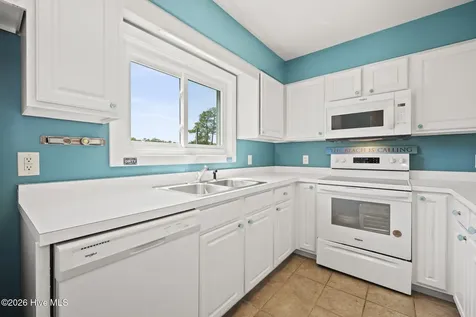 312 Mcginnis Drive Pine Knoll Shores NC 28512