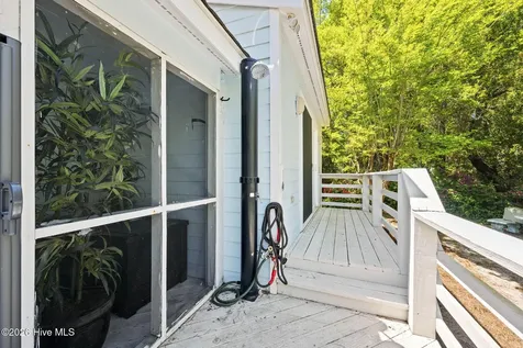 312 Mcginnis Drive Pine Knoll Shores NC 28512