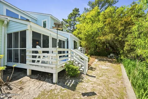312 Mcginnis Drive Pine Knoll Shores NC 28512