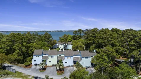 312 Mcginnis Drive Pine Knoll Shores NC 28512