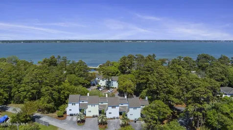 312 Mcginnis Drive Pine Knoll Shores NC 28512