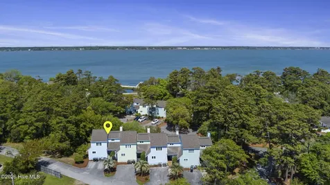 312 Mcginnis Drive Pine Knoll Shores NC 28512