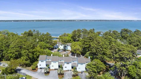 312 Mcginnis Drive Pine Knoll Shores NC 28512
