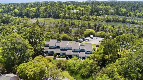 312 Mcginnis Drive Pine Knoll Shores NC 28512