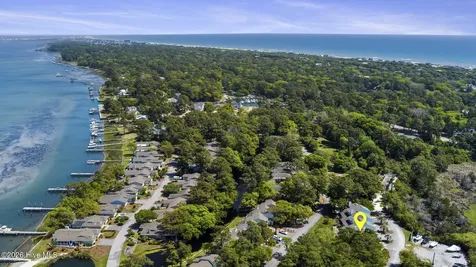 312 Mcginnis Drive Pine Knoll Shores NC 28512