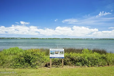 312 Mcginnis Drive Pine Knoll Shores NC 28512
