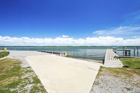 312 Mcginnis Drive Pine Knoll Shores NC 28512