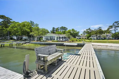 312 Mcginnis Drive Pine Knoll Shores NC 28512