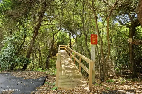 312 Mcginnis Drive Pine Knoll Shores NC 28512