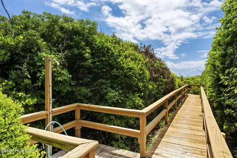 312 Mcginnis Drive Pine Knoll Shores NC 28512