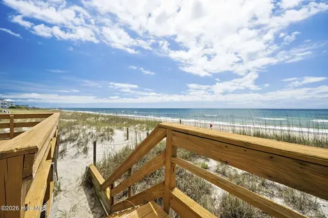 312 Mcginnis Drive Pine Knoll Shores NC 28512