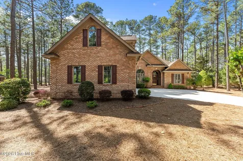 28 Abbottsford Drive Pinehurst NC 28374