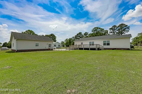 1327 Old Chinquapin Road Beulaville NC 28518