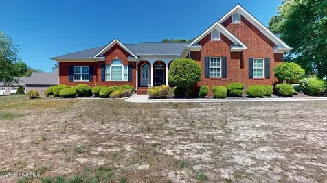 109 Brisbayne Circle La Grange NC 28551