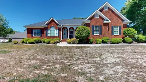 109 Brisbayne Circle La Grange NC 28551