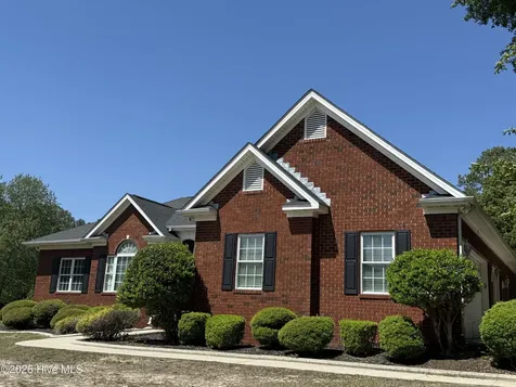 109 Brisbayne Circle La Grange NC 28551